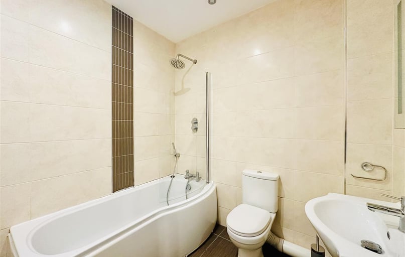 Elm Avenue, Beeston, Nottingham - Image 1